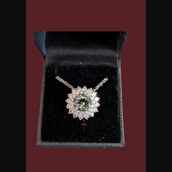 Gold Coast Platinum Plated CZ 8.2mm Flower Pendant 20.5" Chain New - Picture 2 of 7